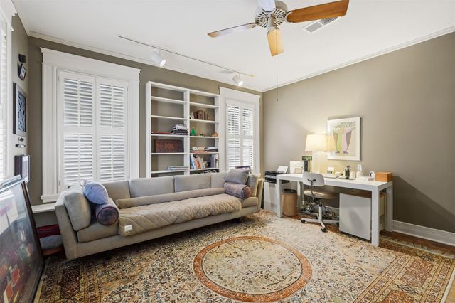 110 Stratford Street, Houston, TX 77006