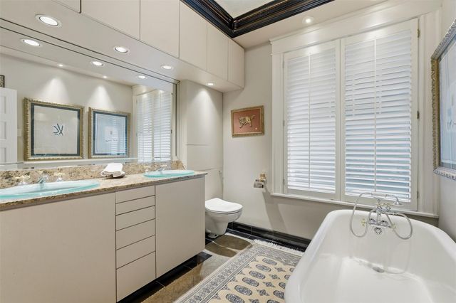 110 Stratford Street, Houston, TX 77006