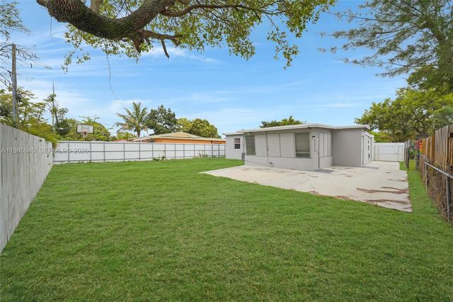 125 NW 121st St, North Miami, FL 33168