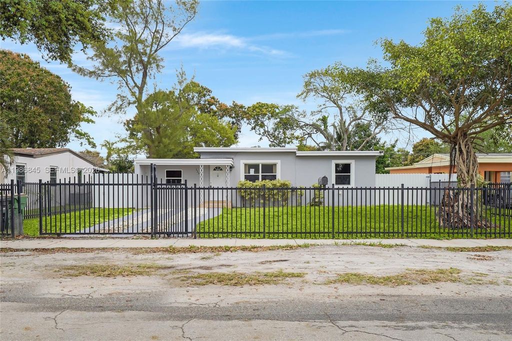 125 NW 121st St, North Miami, FL 33168