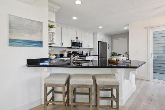 869 Newport Circle, Redwood City, CA 94065