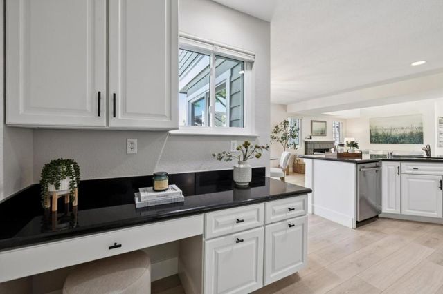 869 Newport Circle, Redwood City, CA 94065