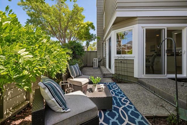 869 Newport Circle, Redwood City, CA 94065