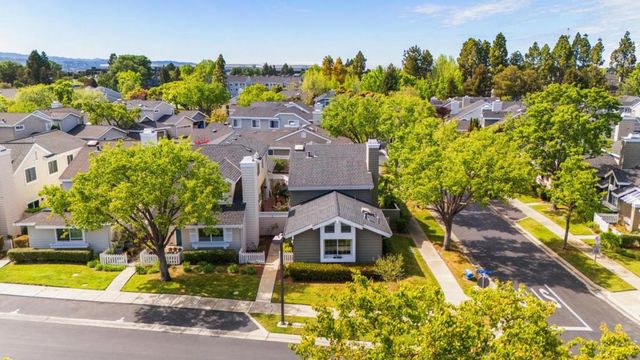 869 Newport Circle, Redwood City, CA 94065