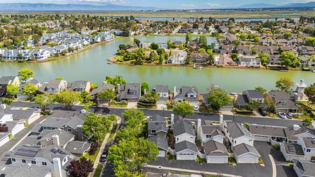 869 Newport Circle, Redwood City, CA 94065