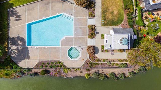 869 Newport Circle, Redwood City, CA 94065