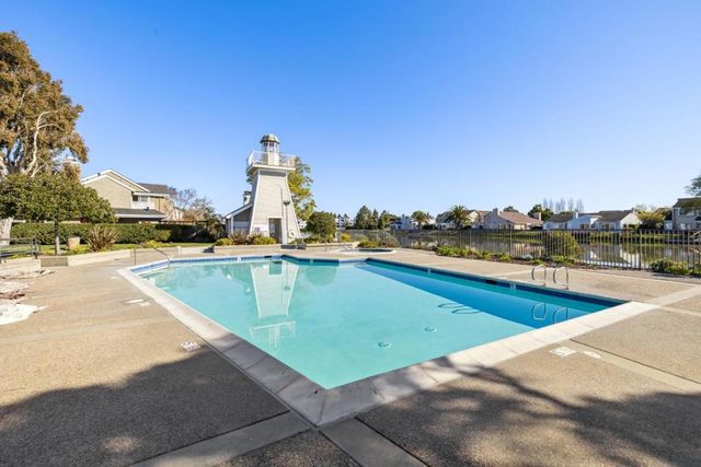 869 Newport Circle, Redwood City, CA 94065