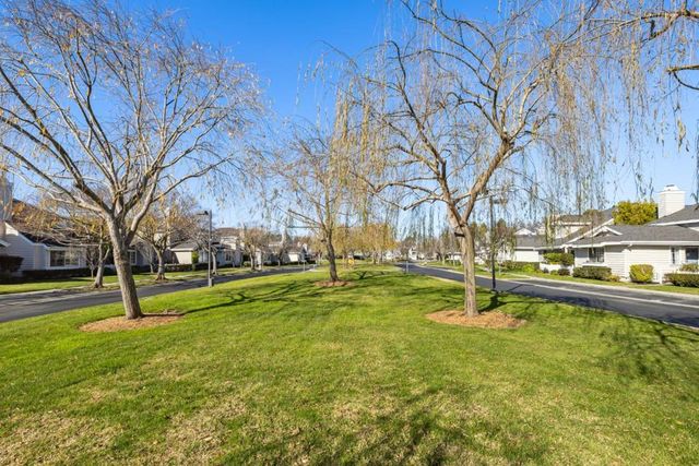 869 Newport Circle, Redwood City, CA 94065