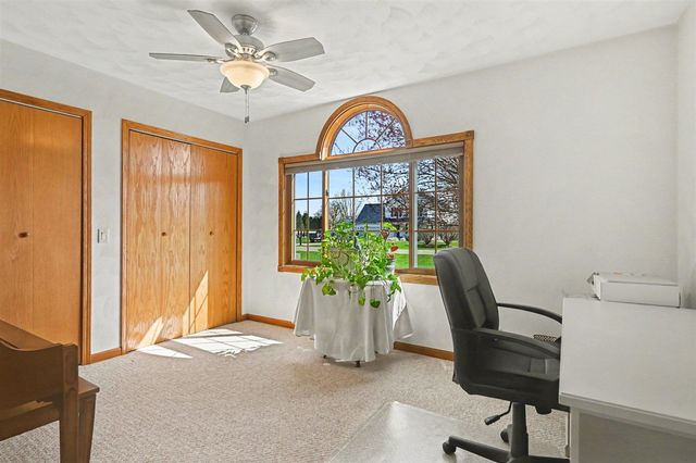 53126 Ridgeview Circle, Paw Paw, MI 49079