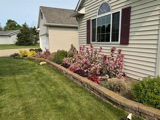 53126 Ridgeview Circle, Paw Paw, MI 49079
