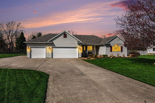 53126 Ridgeview Circle, Paw Paw, MI 49079