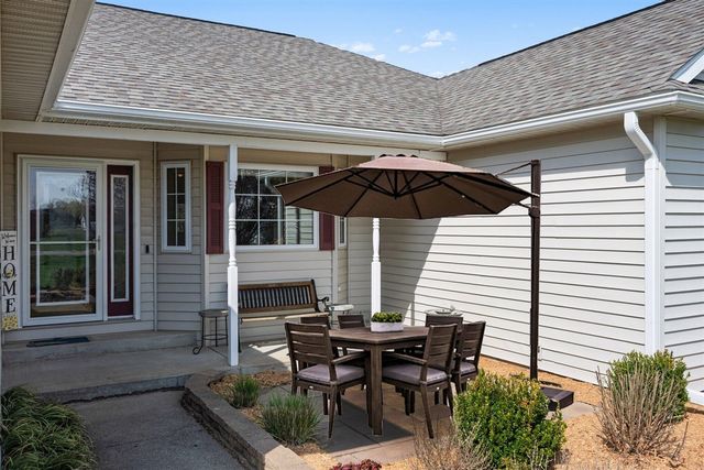 53126 Ridgeview Circle, Paw Paw, MI 49079