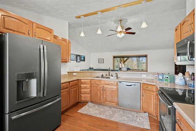 53126 Ridgeview Circle, Paw Paw, MI 49079
