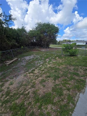 902 Adeline AVE, Lehigh Acres, FL 33971