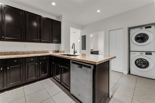 950 SW 147th Ave 2611, Pembroke Pines, FL 33027