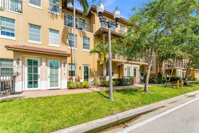 950 SW 147th Ave 2611, Pembroke Pines, FL 33027