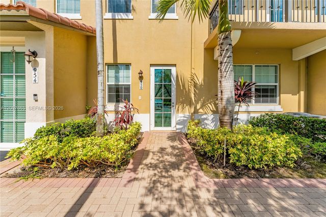950 SW 147th Ave 2611, Pembroke Pines, FL 33027
