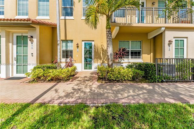 950 SW 147th Ave 2611, Pembroke Pines, FL 33027