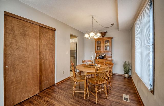 1117 Trailwood S, Hopkins, MN 55343