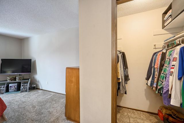 1117 Trailwood S, Hopkins, MN 55343