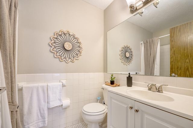 1117 Trailwood S, Hopkins, MN 55343