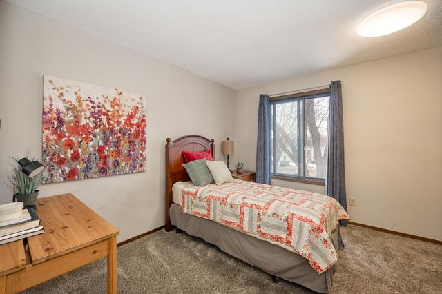 1117 Trailwood S, Hopkins, MN 55343