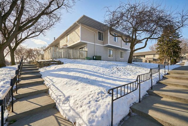 1117 Trailwood S, Hopkins, MN 55343