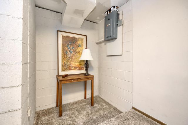 1117 Trailwood S, Hopkins, MN 55343