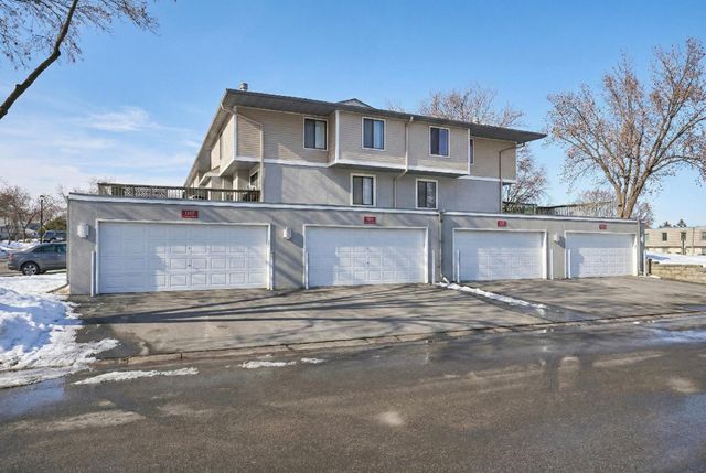 1117 Trailwood S, Hopkins, MN 55343