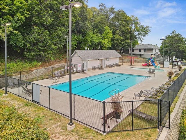 1117 Trailwood S, Hopkins, MN 55343