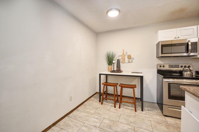 1117 Trailwood S, Hopkins, MN 55343