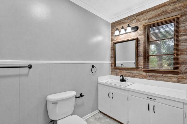 702 Woodhaven Dr., Hattiesburg, MS 39401