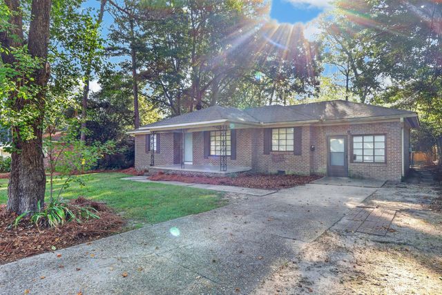 702 Woodhaven Dr., Hattiesburg, MS 39401