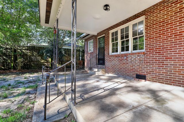 702 Woodhaven Dr., Hattiesburg, MS 39401