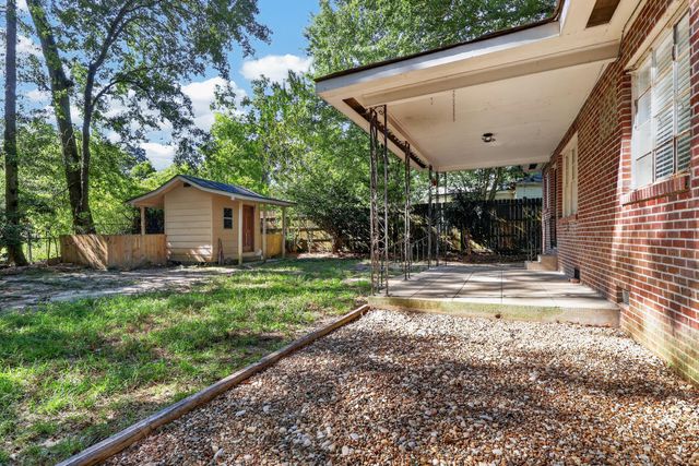 702 Woodhaven Dr., Hattiesburg, MS 39401