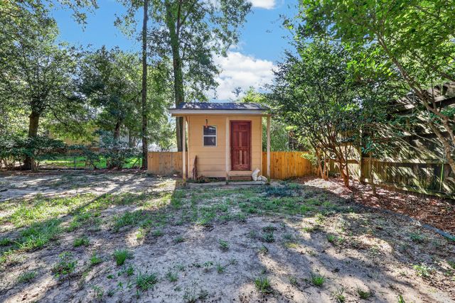 702 Woodhaven Dr., Hattiesburg, MS 39401