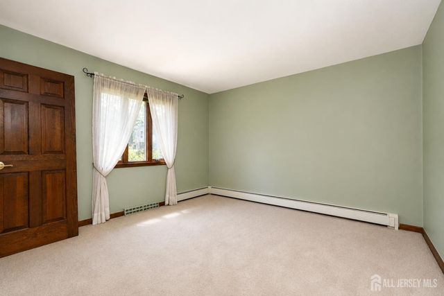 16 Ivy Place, Monroe, NJ 08831