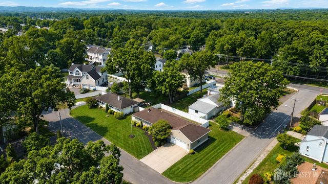 16 Ivy Place, Monroe, NJ 08831