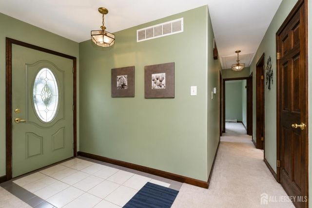 16 Ivy Place, Monroe, NJ 08831