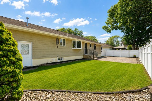 16 Ivy Place, Monroe, NJ 08831