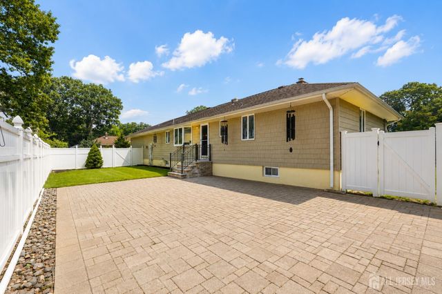 16 Ivy Place, Monroe, NJ 08831