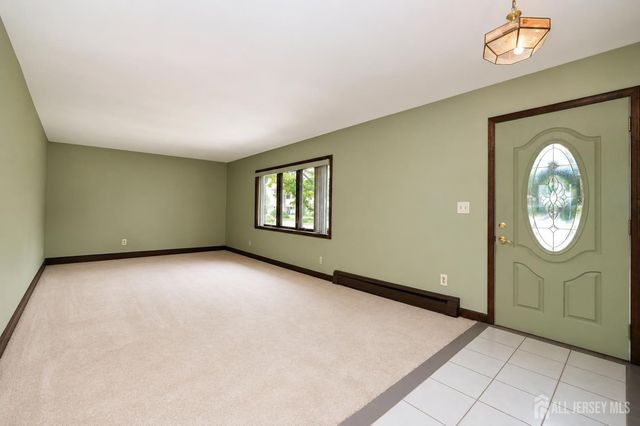 16 Ivy Place, Monroe, NJ 08831