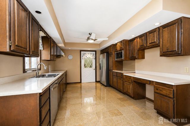 16 Ivy Place, Monroe, NJ 08831