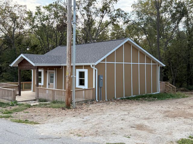 604 E Bertha Street, Humansville, MO 65674