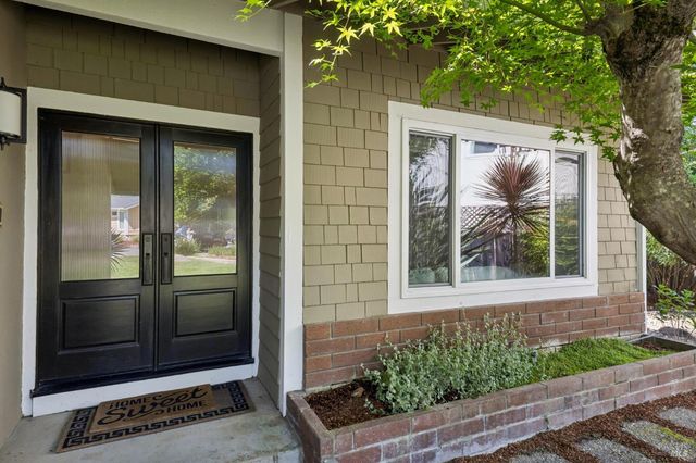 29 Andreas Cir, Novato, CA 94945