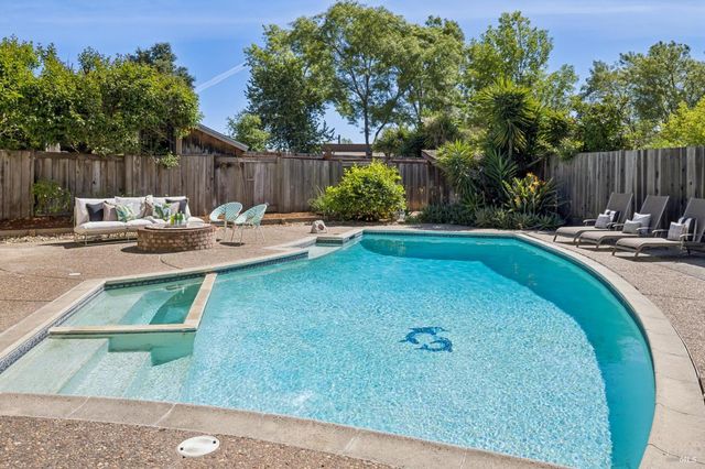 29 Andreas Cir, Novato, CA 94945