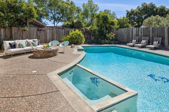 29 Andreas Cir, Novato, CA 94945