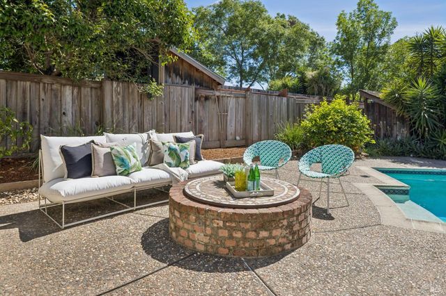 29 Andreas Cir, Novato, CA 94945