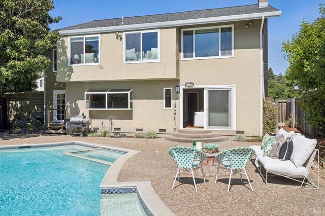 29 Andreas Cir, Novato, CA 94945