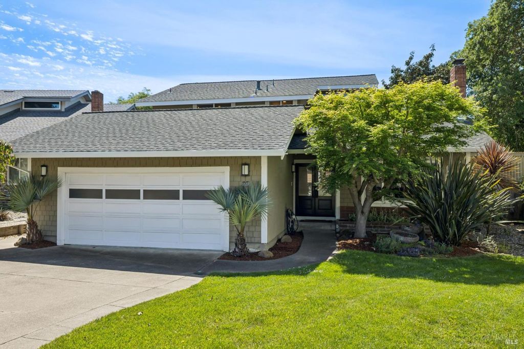 29 Andreas Cir, Novato, CA 94945